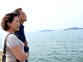 温泉で交わる10組の熟年カップル 4時間　サンプル画像05